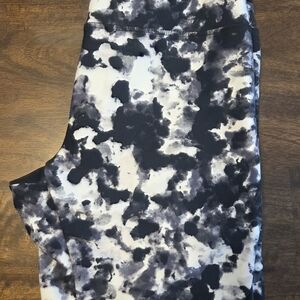 Balance Collection Black and White Leggings